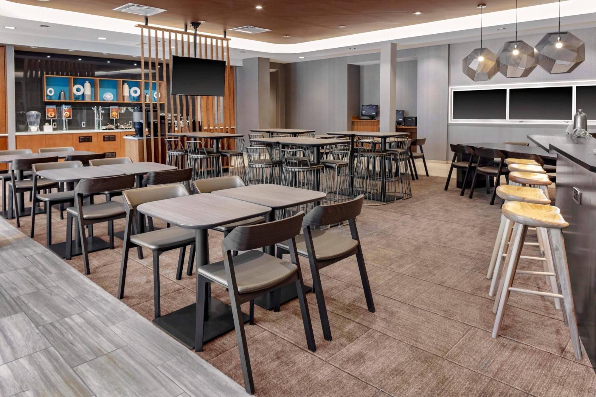 Springhill By Marriott Kansas Plaza Hotel
