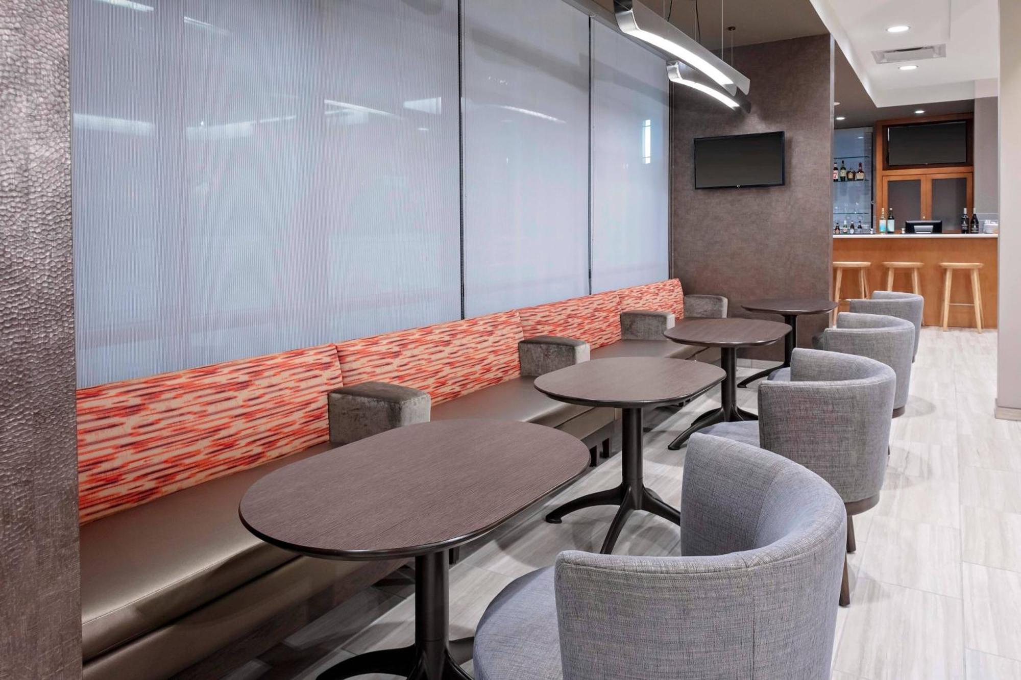 Springhill By Marriott Kansas Plaza 3*