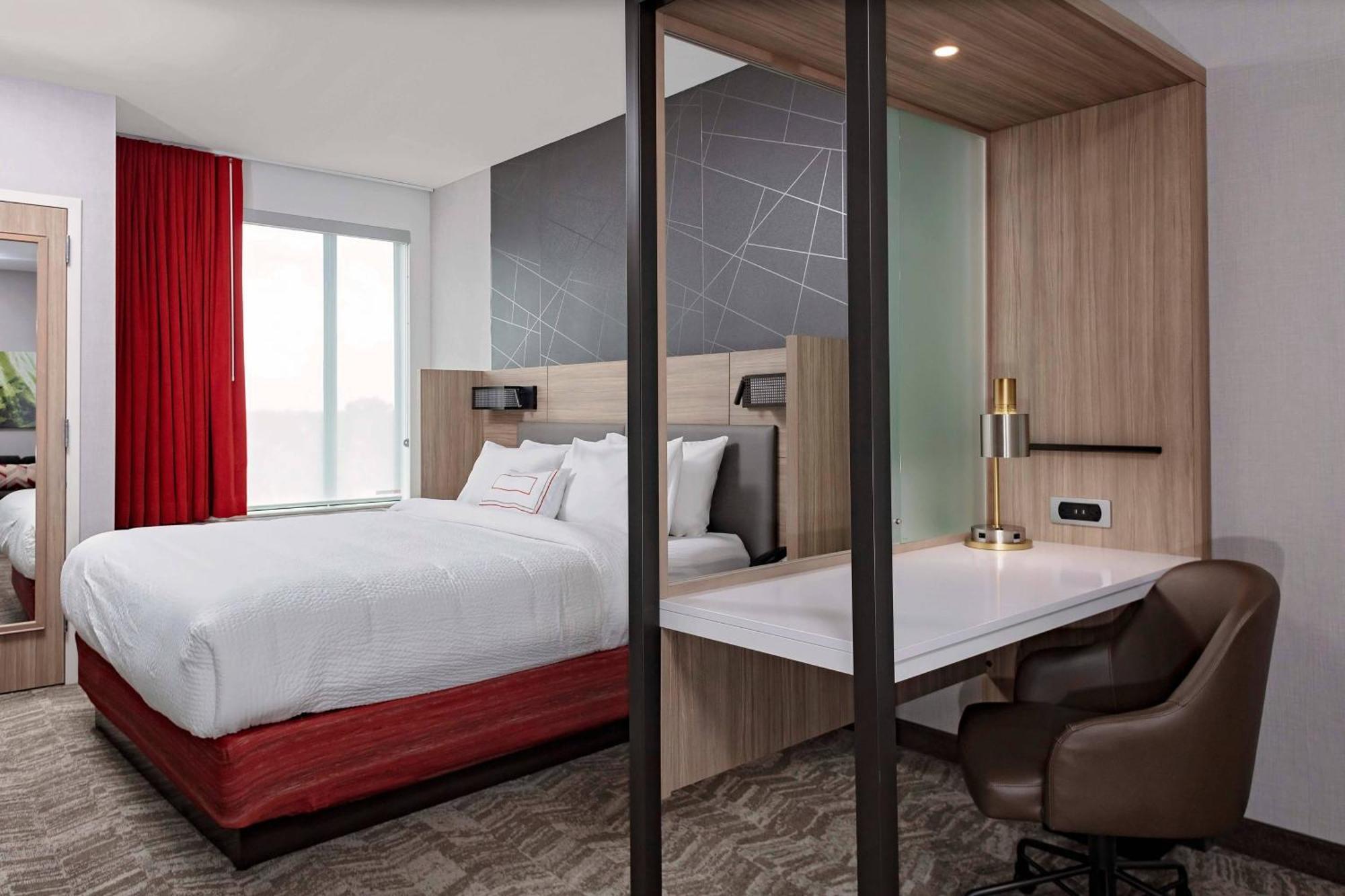 Springhill By Marriott Kansas Plaza Hotel